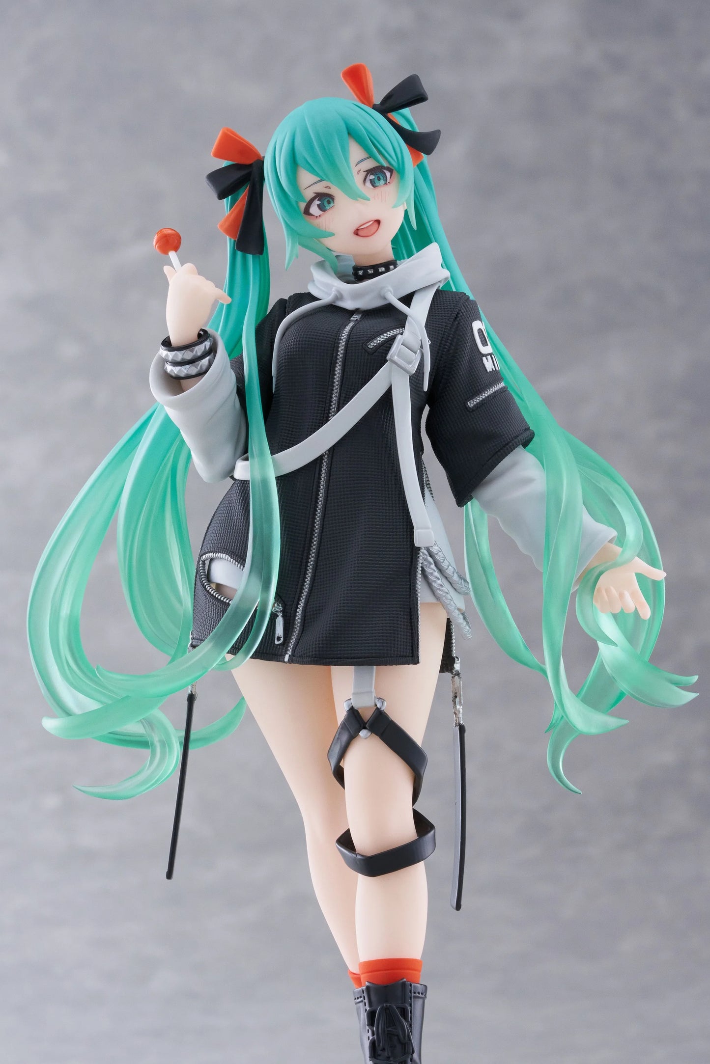 In Stock Authentic TAITO Fashion VOCALOID Hatsune Miku Punk Future Scenery Manual Model Toys Holiday Gifts