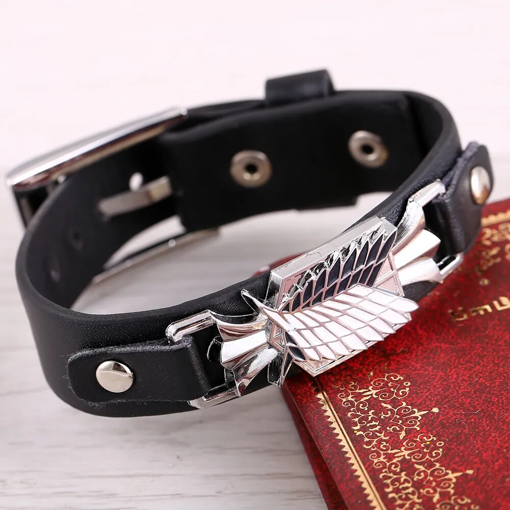 MJ, venta al por mayor, pulsera de Anime Attack on Titan, regimiento de exploradores, brazalete Punk de cuero, joyería para disfraz