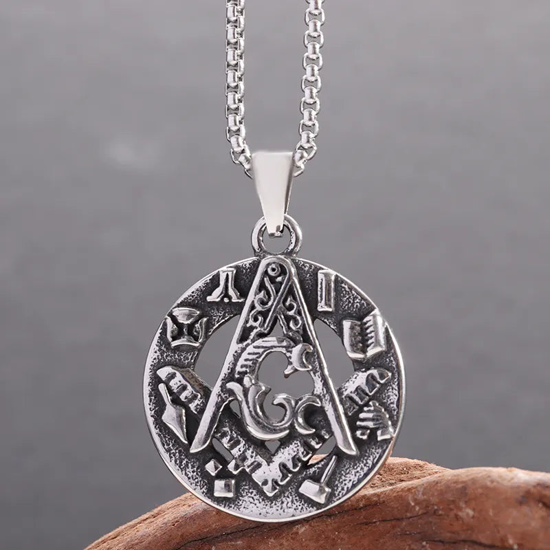 Trendy Stainless Steel Assassin's Creed Ezio Auditore Fraternity Freemasonry Round Pendant Necklace for Men and Women