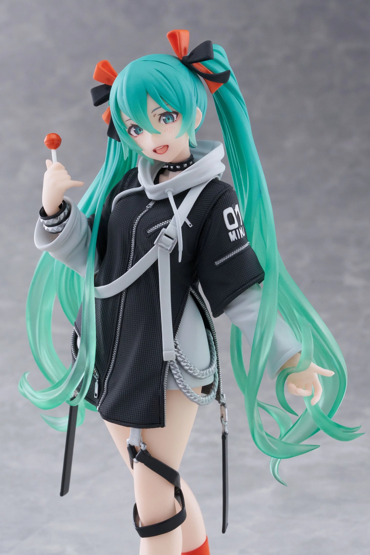 In Stock Authentic TAITO Fashion VOCALOID Hatsune Miku Punk Future Scenery Manual Model Toys Holiday Gifts