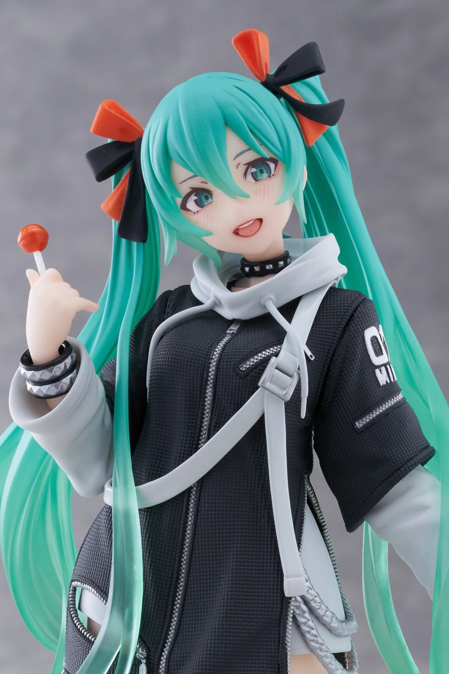 In Stock Authentic TAITO Fashion VOCALOID Hatsune Miku Punk Future Scenery Manual Model Toys Holiday Gifts