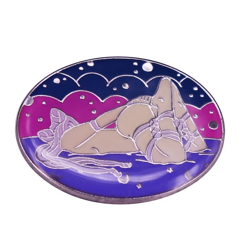 Alfileres esmaltados de Sailor Moon para mujer, broche de dibujos animados de Metal con forma de Luna mágica, insignias para solapa y cuello, regalos de joyería